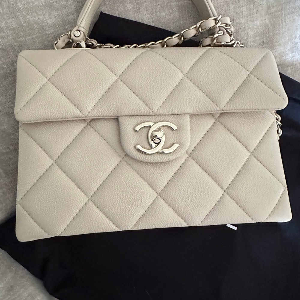 CHANEL Classic Cream Quilted Shoulder Bag